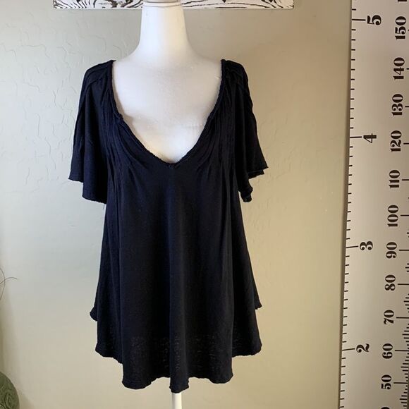 FREE People extra small black V-neck short sleeve top pleated front at bodice - Picture 3 of 14